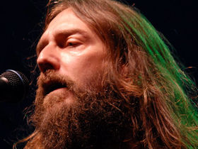 Black Crowes sue country star Gretchen Wilson